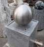 Granitbrunnen mit Edelstahlkugel 